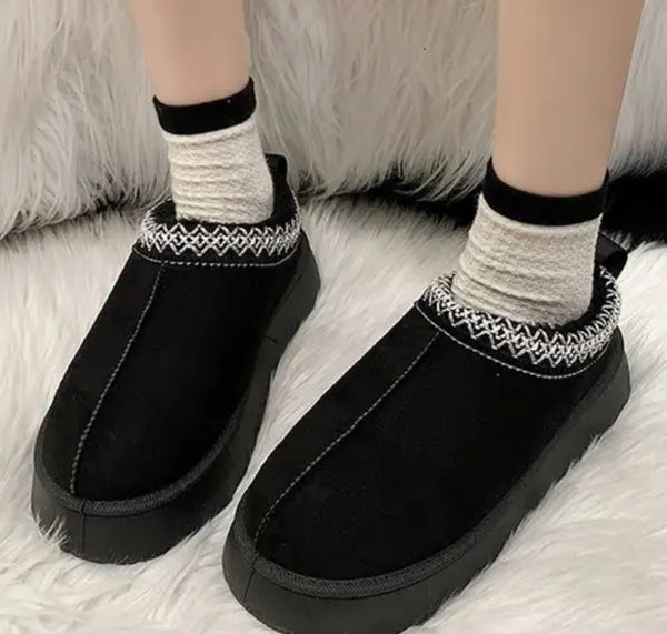 Black Slipper Shoes: Women's winter boots, warm and stylish winter shoes for cold weather