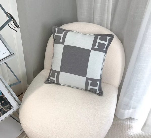 H Cushion cover in grey 45x45cm