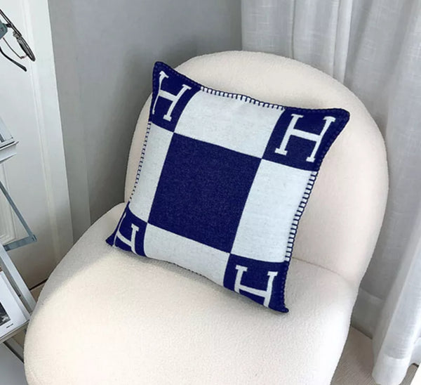 H Cushion cover in navy 45x45cm