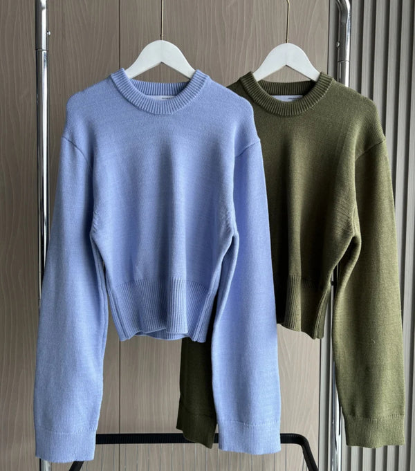 Knitted sweater wide ribbed hem