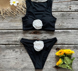 Rose bikini Black and White: Stylish black bikini set with a delicate flower accent.