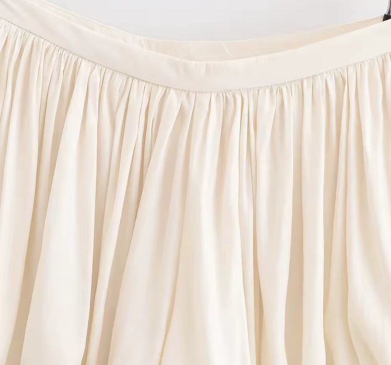 Pleated Cream Loose Shorts